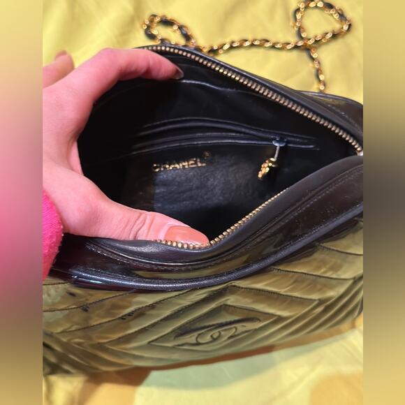 Chanel vintage camera bag, comes with card (need to find) - Picture 3 of 12